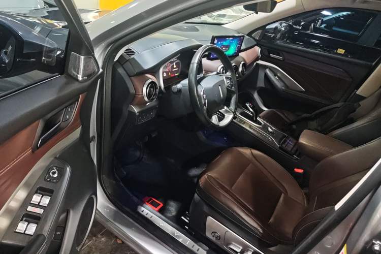 Used Wey VV6 2020 2.0T Two-Wheel Drive Smart Protection+