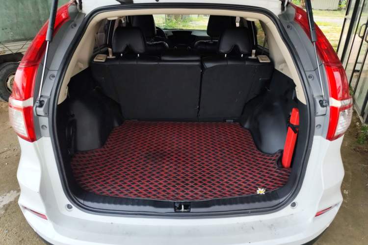 Used Honda CR-V 2016 2.0L Two-Wheel Drive Classic Edition Trunk