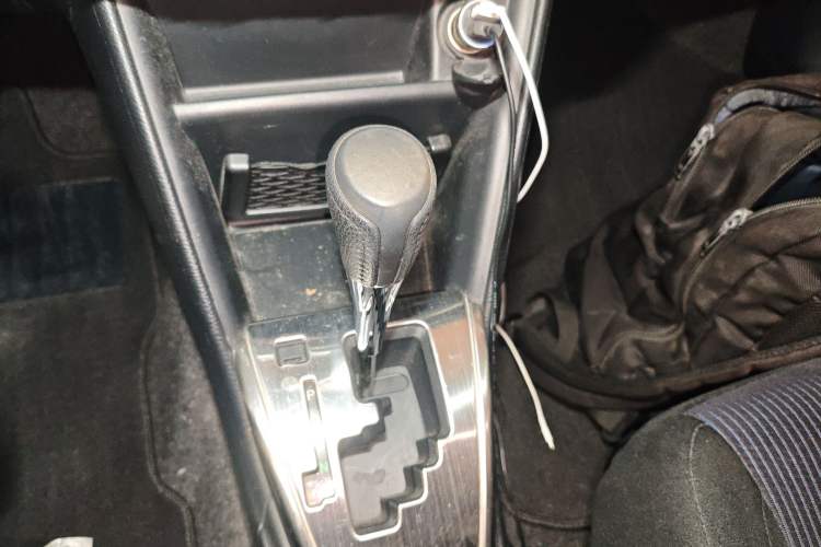 Used Toyota YARiS L Zhi Xuan 2016 Revised 1.5E CVT Charming Edition Gear Lever