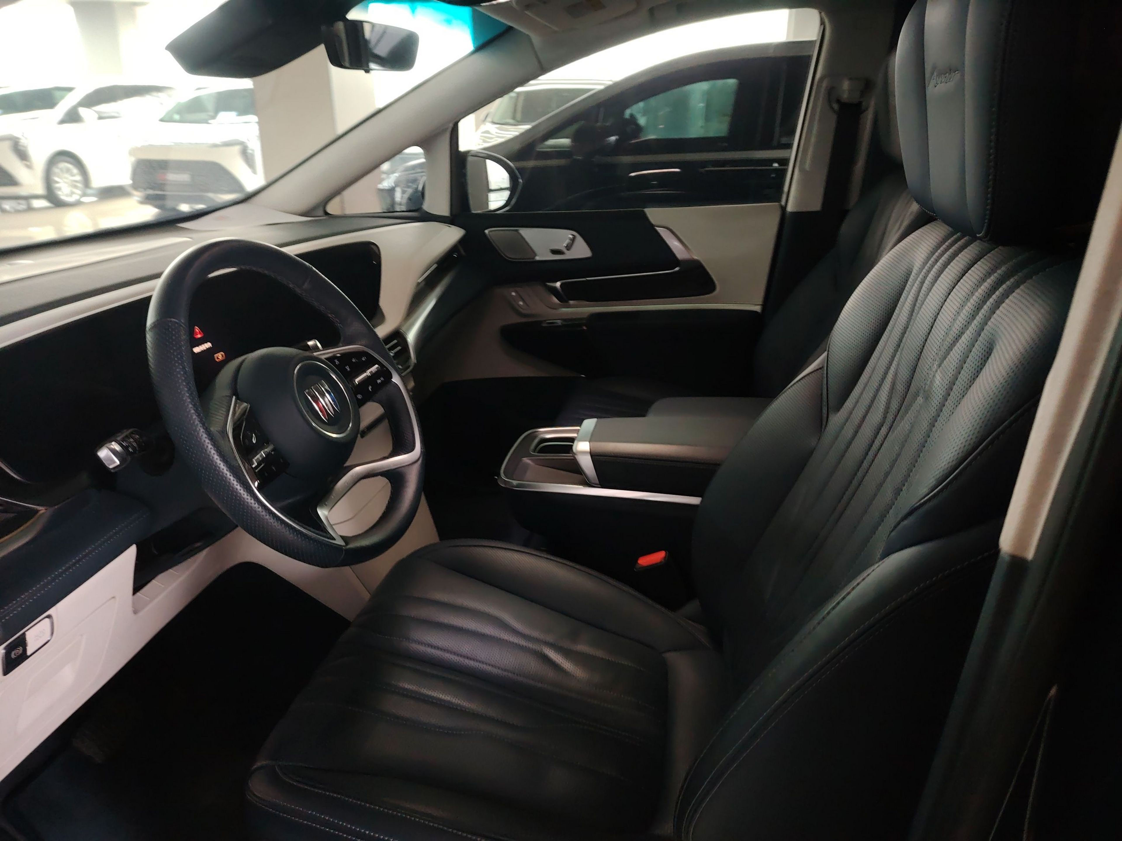 المقاعد الأمامية داخل السيارة