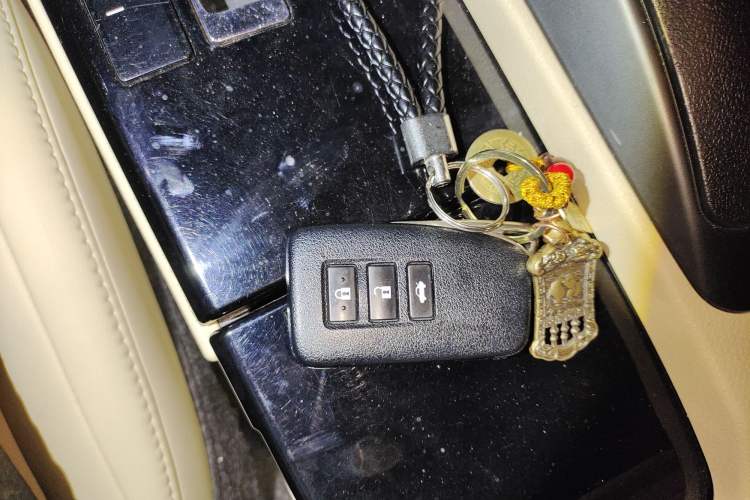 Used Lexus ES 2013 300h Elite Edition