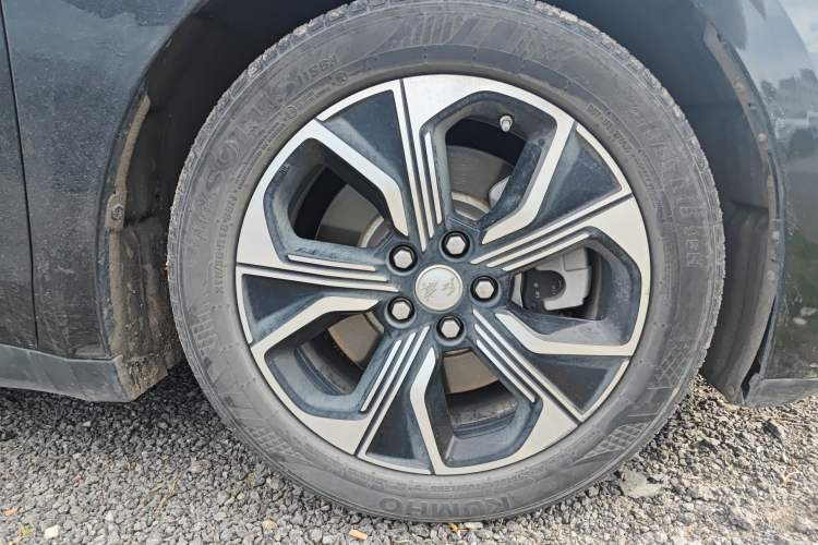 Used Hongqi E-QM5 2023 Revised Version Basic Travel Edition Right Front Wheel Hub