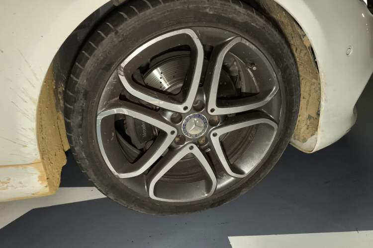 Used Mercedes-Benz E-Class 2014 E 200 Coupe Right Front Wheel Hub