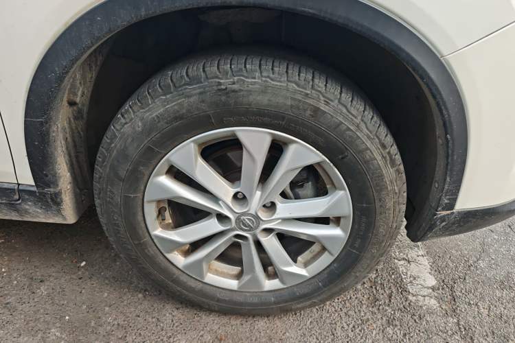 Used Nissan X-Trail 2015 2.0L CVT Comfort MAX Edition 2WD Right Front Wheel Hub