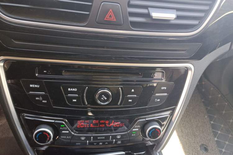 Used Geely Auto Emgrand GT 2015 2.4L Comfort Model Audio And AC Panel