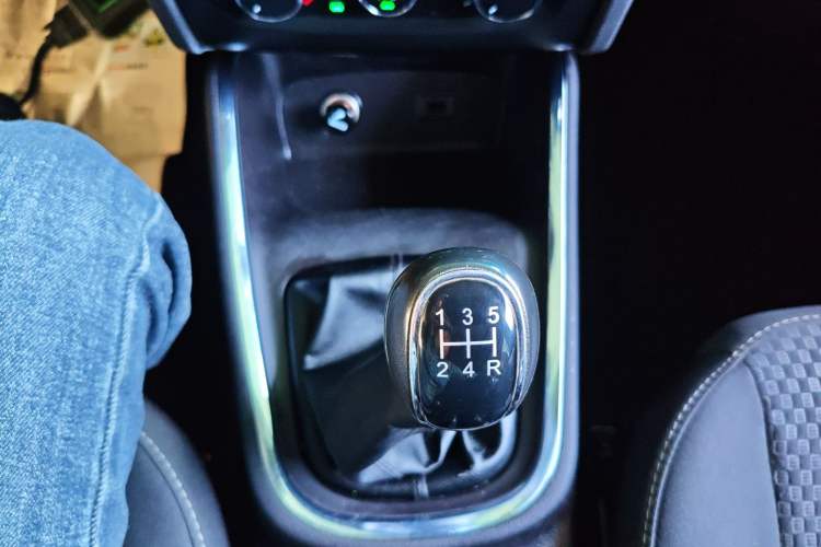 Used Jinbei Gold Hiace 2023 1.5L Passenger Vehicle Engineering Lion 9 Seats Gear Lever