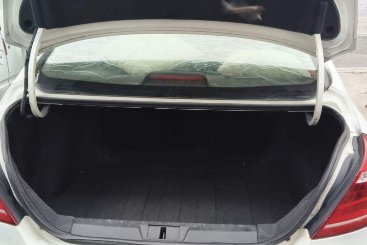 Used Geely Auto Emgrand 2016 Sedan 1.5L Manual Upward Edition Trunk