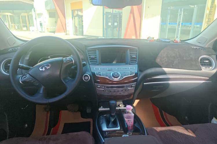 Used Infiniti JX 2013 JX35 Two-Wheel-Drive Excellence Edition Center Console