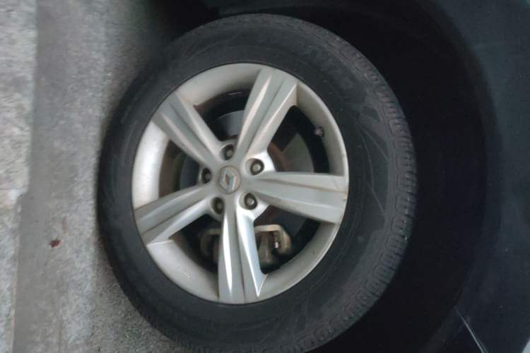 Used Renault Koleos 2013 2.5L Two-Wheel-Drive Urban Edition Right Front Wheel Hub