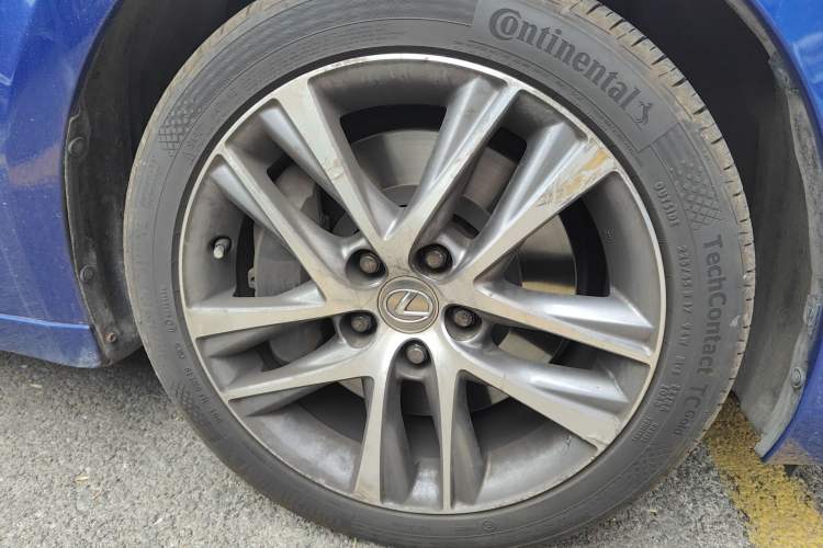 Used Lexus IS 2017 300 F SPORT Edition Right Front Wheel Hub