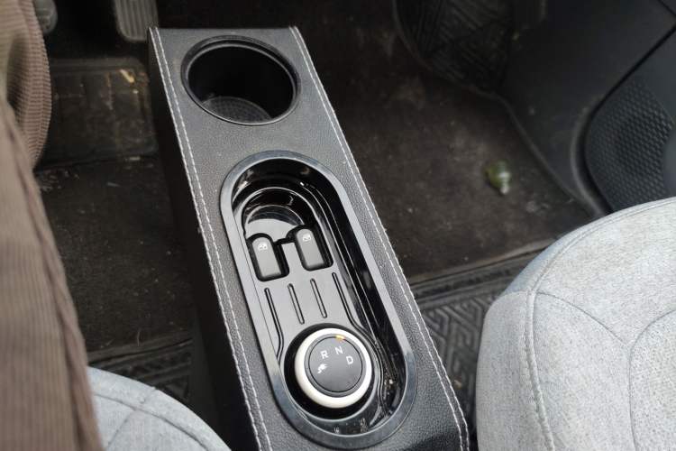 Used Wuling Hongguang MINIEV 2021 Macaron Premium Model – Lithium-NMC Gear Lever