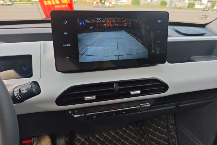 Used Geely Galaxy Panda 2024 Panda Mini 200km Endurance Bear Audio And AC Panel