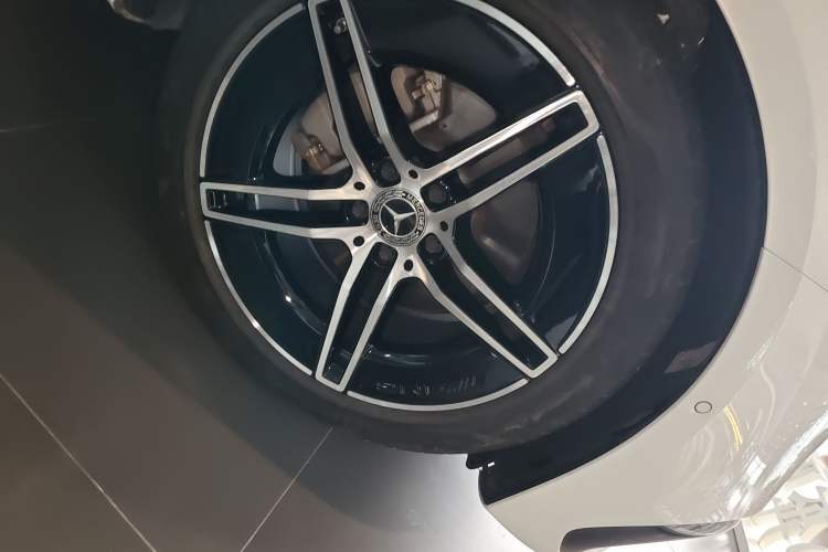 Used Mercedes-Benz E-Class 2024 E 260 L Sport Edition Right Front Wheel Hub