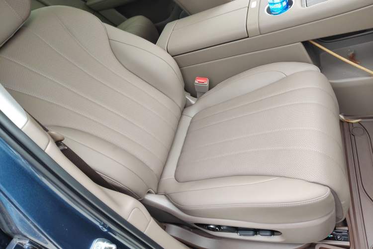 Used Hima AITO M7 2026 Model Range-Extending Pro+ All-Wheel Drive 5-Seater Version Right Front Seat