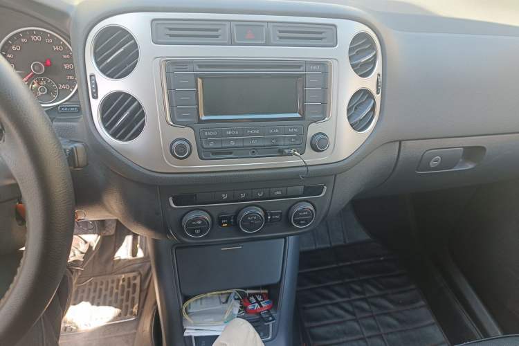 Used Volkswagen Tiguan 2015 1.8TSI Automatic Two-Wheel Drive Comfort Edition Audio And AC Panel