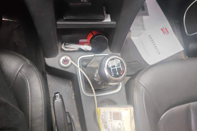 Used JMC Yuhu 3 2018 2.5T Diesel Two-Wheel Drive Advanced Version with Long Wheelbase Gear Lever