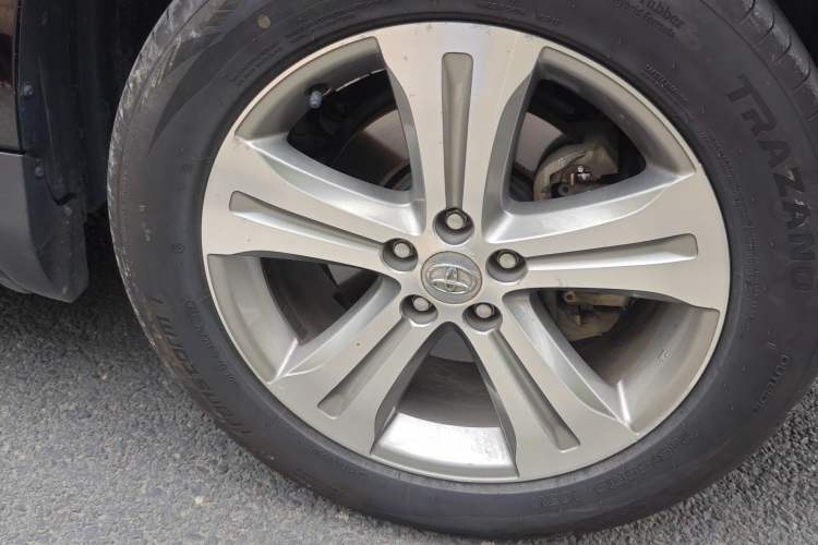 Used Toyota Highlander 2012 2.7L Two-Wheel Drive 7-Seater Luxury Edition Right Front Wheel Hub