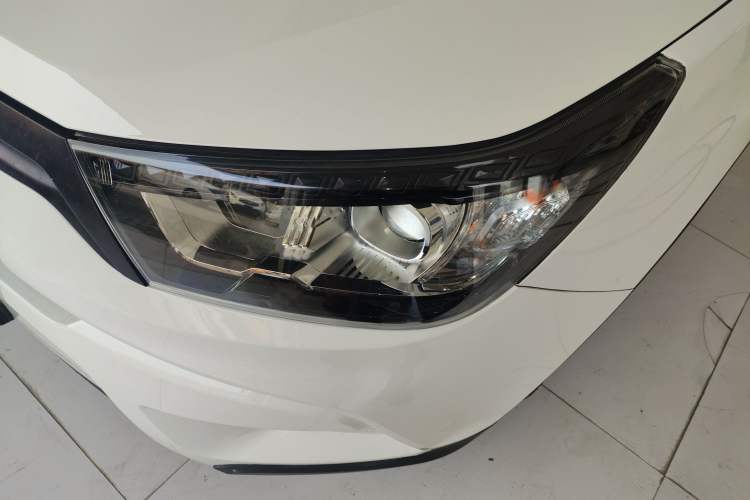 Used SsangYong Tivolan 2015 1.6L Automatic Two-Wheel Drive Zhi Chun Edition