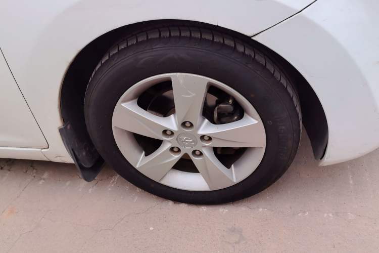 Used Hyundai Elantra (5th Generation / Langdong) 2012 1.6L Automatic Prestige Model Right Front Wheel Hub