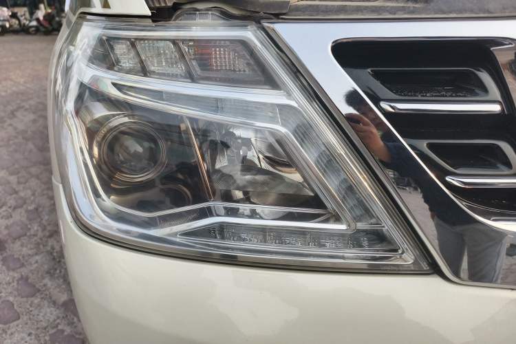 Used Nissan Patrol 2017 4.0L XE Middle East Version Right Front Headlight