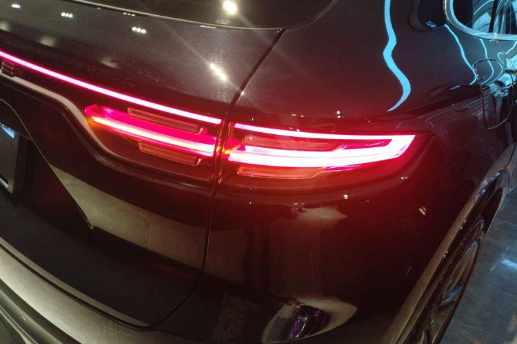 Used Porsche Cayenne E-Hybrid 2022 Cayenne E-Hybrid 2.0T Platinum Edition Right Rear Taillight