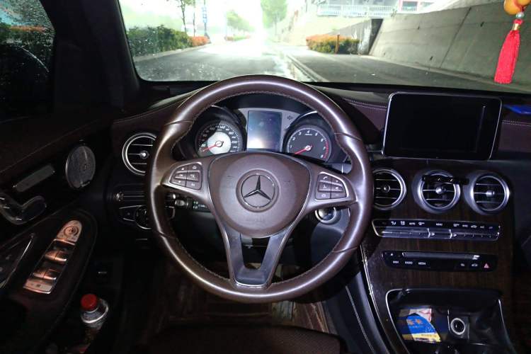 Used Mercedes-Benz GLC 2016 GLC 260 4MATIC Dynamic Edition Steering Wheel
