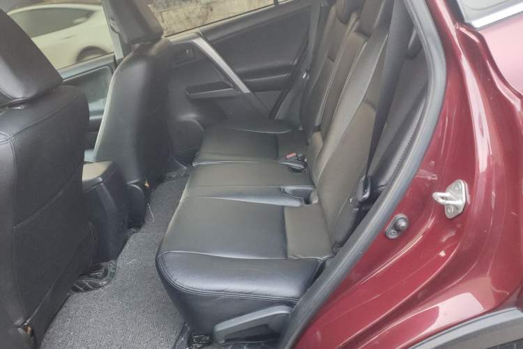 Used Toyota RAV4 2016 2.0L CVT Two-Wheel Drive Fashion Edition China V Standard
