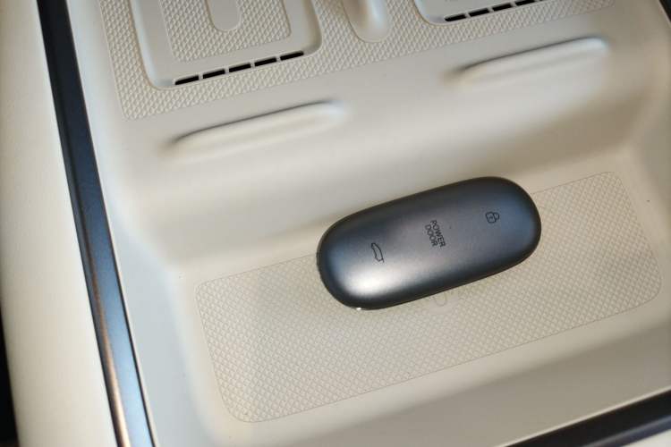 Used Li Auto MEGA 2025 Ultra Smart Refreshed Edition