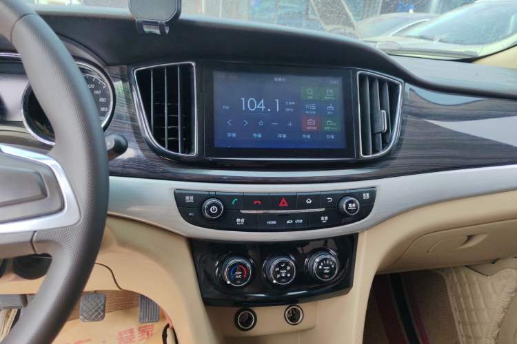 Used Baojun 730 2016 1.5L Manual Comfort Version 7 Seats China V Emission Standard Audio And AC Panel