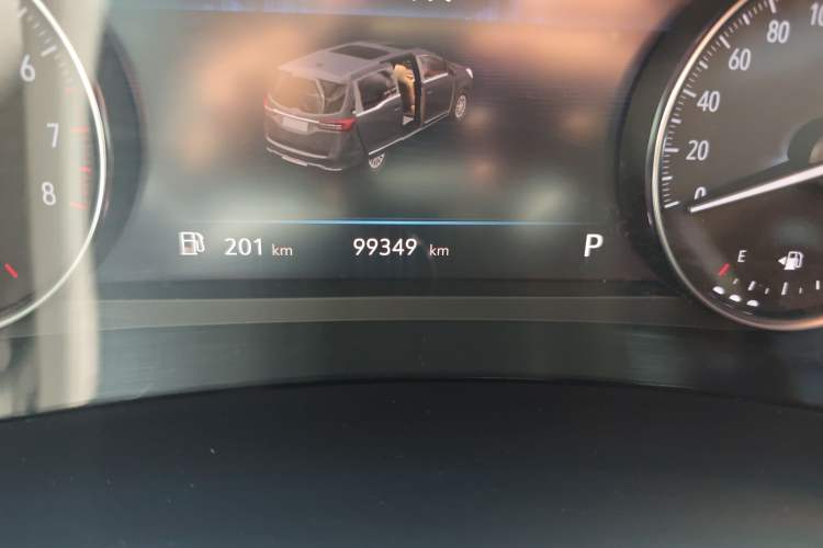 Used Buick GL8 2020 Land Cruiser Executive Class 652T Comfort Model Odometer Close Up