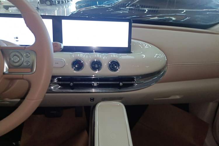 Used Wuling Bingo 2025 410 km Lingxi Deluxe Edition Audio And AC Panel