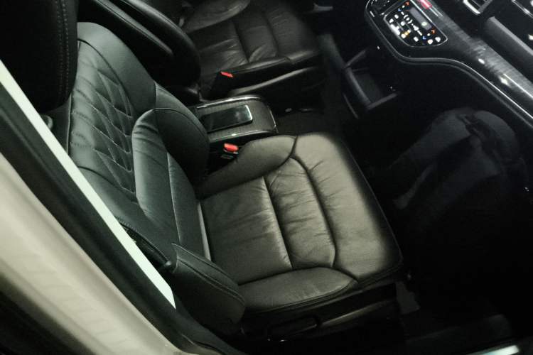 Used Honda Elysion 2019 2.0L Hybrid Luxury Edition
