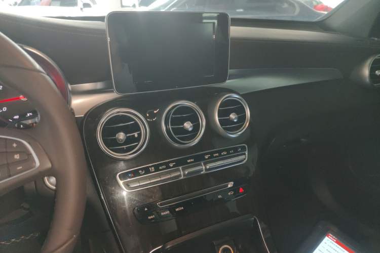 Used Mercedes-Benz GLC 2017 GLC 260 4MATIC Luxury Model Audio And AC Panel