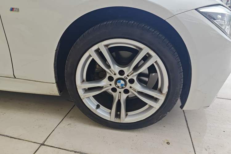 Used BMW 3 Series 2018 320i M Sport Package Right Front Wheel Hub