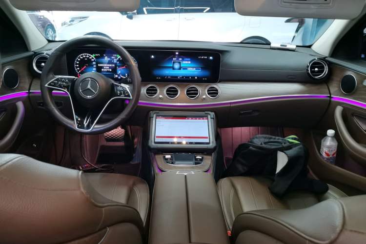 Used Mercedes-Benz E-Class 2023 Updated E 300 L Fashion Edition Center Console