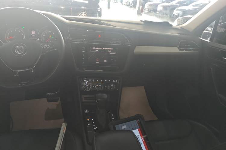 Used Volkswagen Tiguan L 2019 Revised 330TSI Automatic Two-Wheel Drive Smart & Luxury Edition China VI Standard