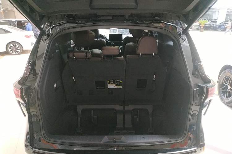 Used Toyota Sienna 2023 2.5L Hybrid Platinum Edition
