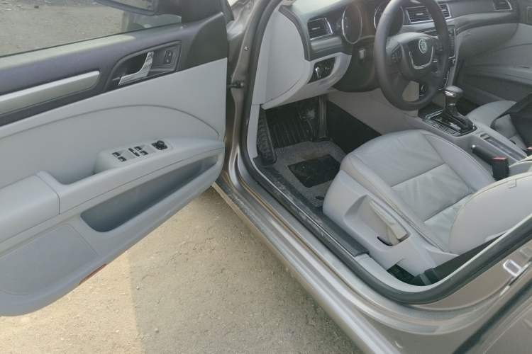 Used Skoda Superb 2012 1.8TSI Automatic Elegant Edition Driver Seat