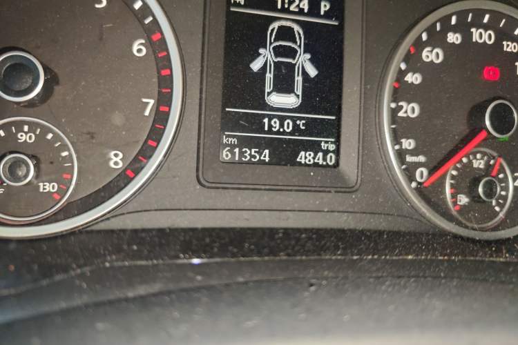 Used Volkswagen Tiguan 2010 1.8TSI Automatic All-Wheel-Drive Elite Edition Odometer Close Up