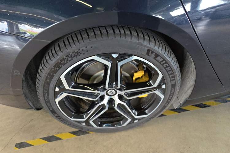 Used Xiaomi Auto SU7 2024 Four-Wheel Drive Ultra-Long Range Advanced Intelligent Driving Max Edition
