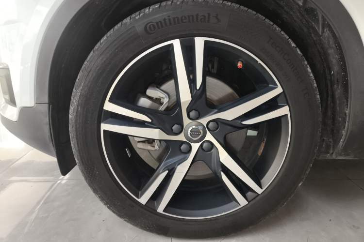 Used Volvo XC40 2020 T4 Four-Wheel Drive Smart & Sporty Edition Left Front Wheel Hub