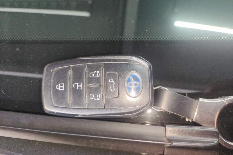 Used Toyota Granvia 2023 2.5L Hybrid Prestige PLUS Edition Vehicle Key