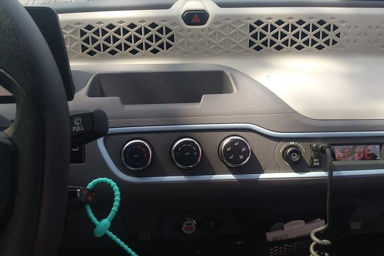 Used Dongfeng Fengon MINIEV 2022 Candy Edition Half-Sugar Audio And AC Panel