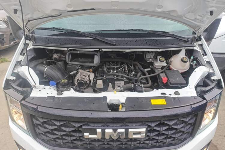 Used JMC Fushun 2023 2.0T Manual Short-Wheelbase Mid-Height Commercial Multi-Purpose 5-Seater Passenger Vehicle
