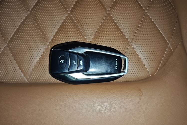 Used SAIC MAXUS D90 Pro 2021 2.0T Gasoline 4x4 Luxury Edition 7-Seater