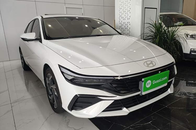 Used Hyundai Elantra 2023 1.5L CVT LUX Prestige Edition
