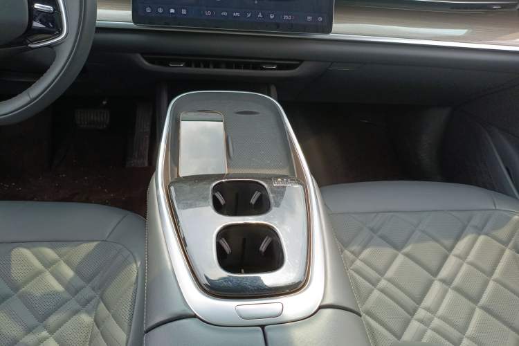 Used CHANGAN NEVO A07 2024 All-Electric "True Fragrance" Edition 515 Luxurious Model 58.9 kWh Gear Lever