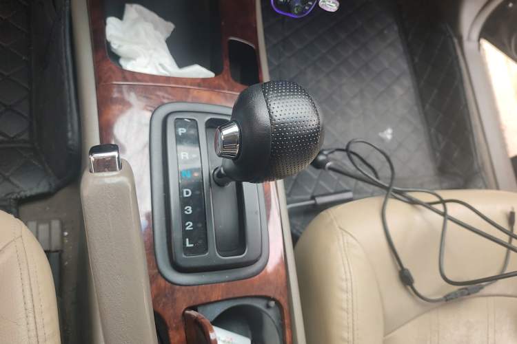 Used Hyundai MoInca 2009 2.0L Automatic Prestige GL Trim
