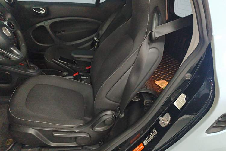 Used smart fortwo 2019 0.9T 66kW Hardtop Wind Power Edition China VI Left Rear Seat