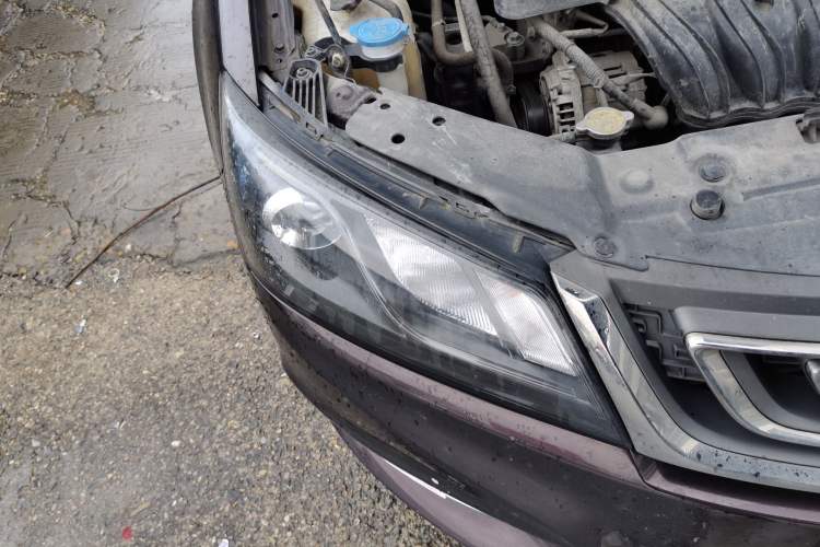 Used Geely Auto Emgrand 2017 Sedan Million Edition 1.5L Manual - Upward Version Right Front Headlight